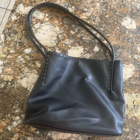 Black PU Leather simple, classy, roomy , lightweight shoulder bag - Picture 2 of 7